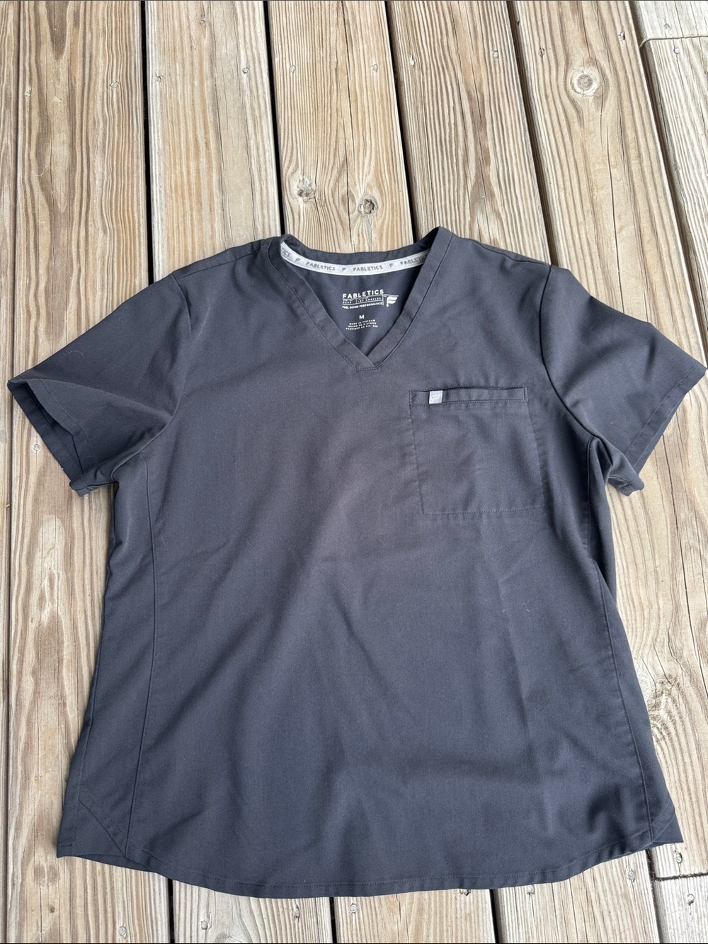 Fabletics Vital One Pocket Scrub Top Medium Black